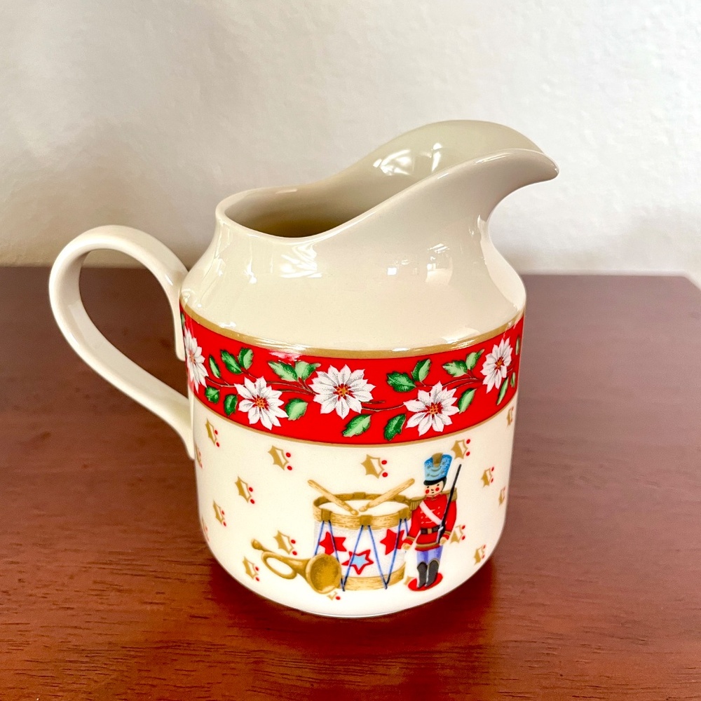 Holiday Table! Vintage CHARLTON HALL Creamer "Classic Traditions" by Kobe